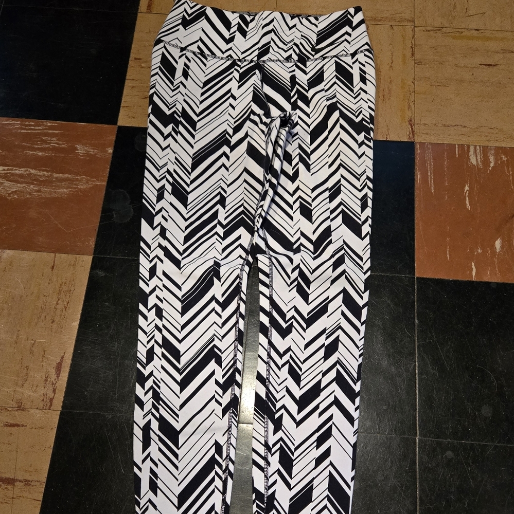 Nike Dri-FIT Black White Leggings Misses Size Small EUC